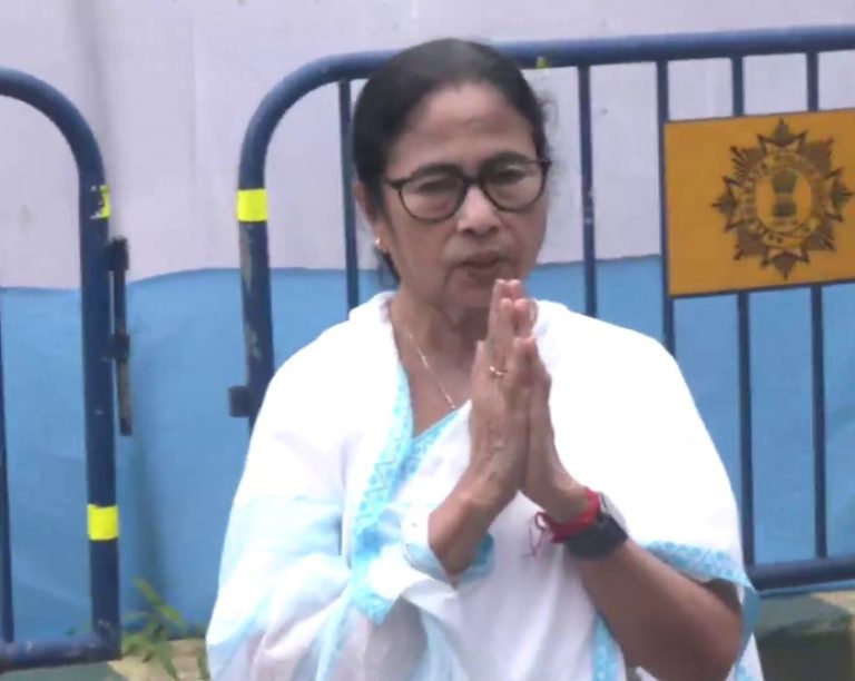 Bangladesh Violence: Chief Minister Mamata Banerjee's warning on the situation in Bangladesh, gave a message not to make provocative comments