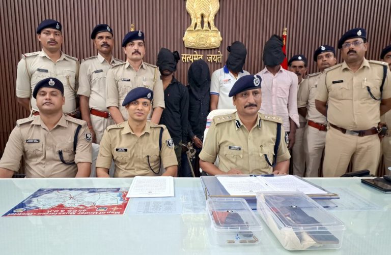 Muzaffarpur police foiled a conspiracy to loot 40 lakhs and arrested 4 people with weapons.