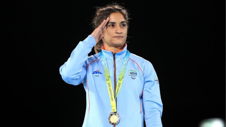 Will PM Modi invite Vinesh Phogat?  The wrestler's success has heated up politics in the country