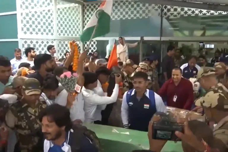 India’s Paralympics Heroes Return After Record-Breaking 29 Medal Haul, Accorded Grand Welcome