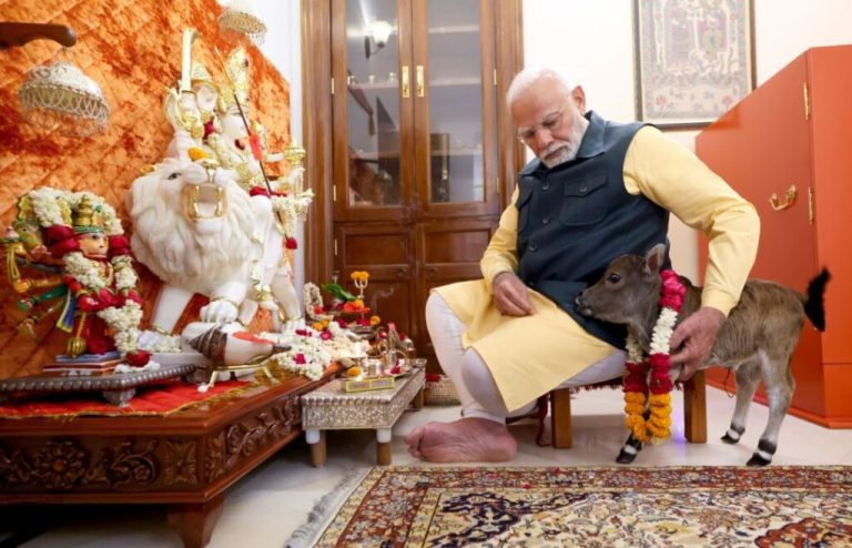 Little 'Deep Jyoti' came to PM Modi's house, you too will be fascinated by seeing this cute picture