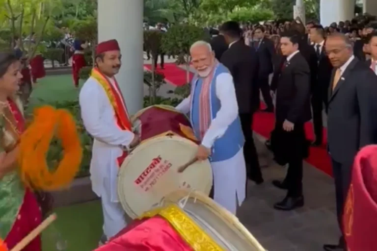 Grand Welcome of PM Modi in Singapore, Enthusiastically Plays Dhol with Indian Community; Video Goes Viral