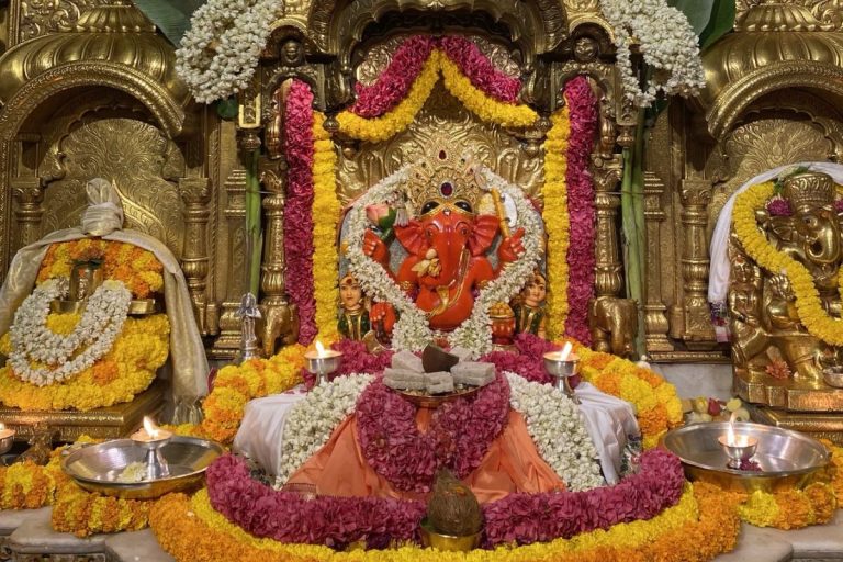 Viral Video: After Tirupati, there is now a frenzy over the Prasad of the Siddhivinayak Temple, the sensation that the Prasad was said to contain rat cubs!