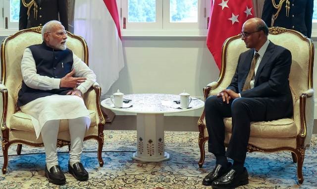 PM Modi Meets President of Singapore | Read