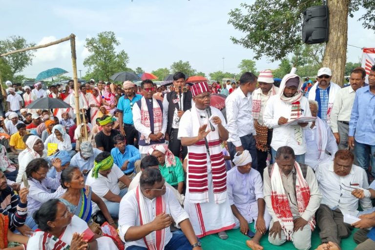 Deori Mandir News: A massive gathering of tribal organizations in Tamar has decided to save the Deori temple land.