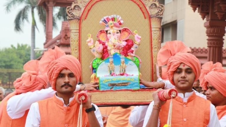 The Jaljulni Ekadasi festival was celebrated in Akshardham temple with grandeur and the idol of Lord Ganesha was melted.