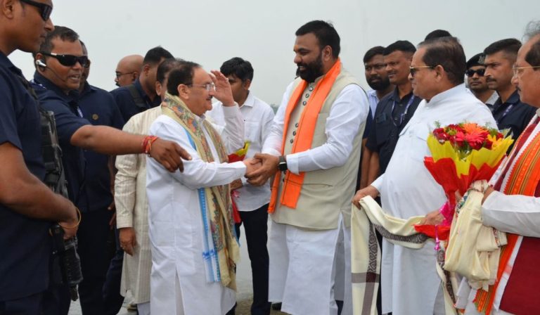 BJP National President JP Natta, who visited Patna, meets Chief Minister Nitish.