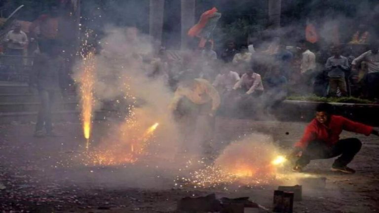 After Diwali, poisonous smoke emanating from firecrackers can spoil your health, know how to avoid it.