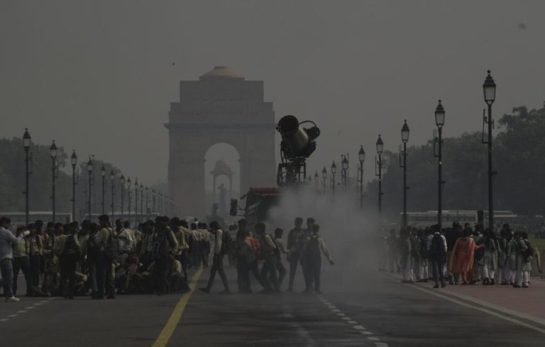 Air pollution level increases in Delhi before Diwali, eight stations in red zone