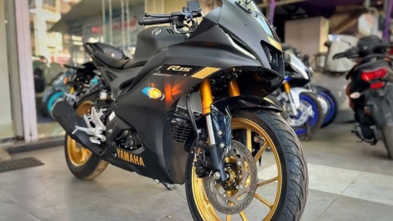 Yamaha R15 4V bike can be bought with great features with ABS system and Bluetooth connectivity.