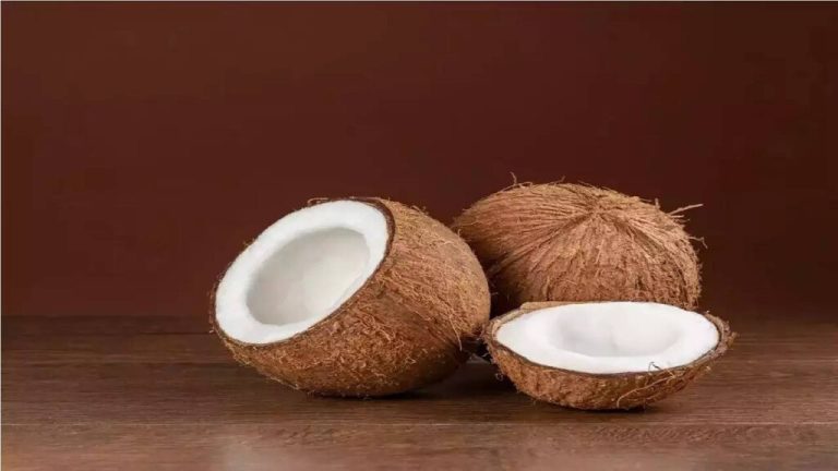 Follow these easy tricks to break coconut at home, there will be less trouble – ..