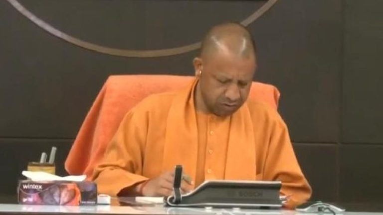 Not even one wrong person should be spared… Chief Minister Yogi's instructions to officials in the meeting